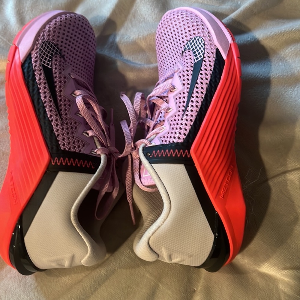 Nike - Picture 4 of 4